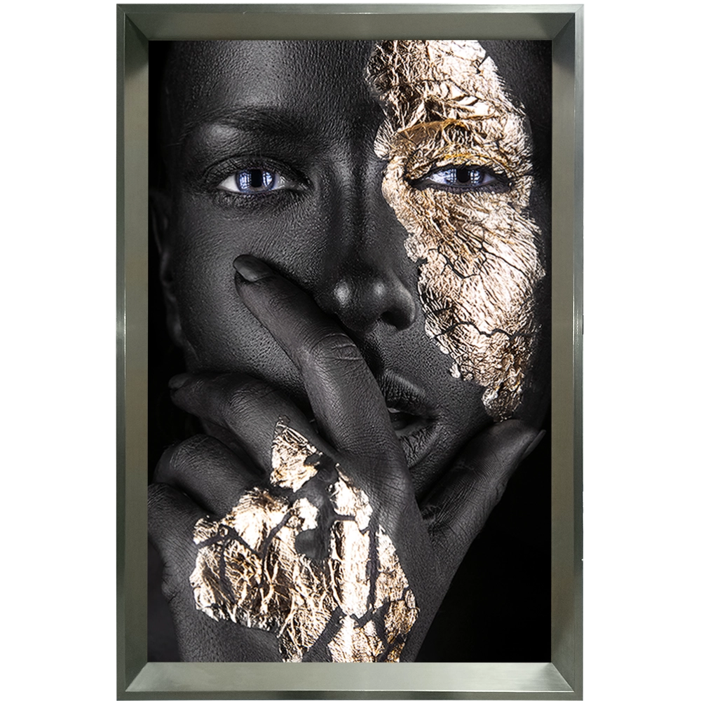 Rosto feminino com pintura Black e textura Gold