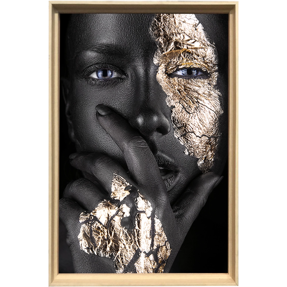 Rosto feminino com pintura Black e textura Gold