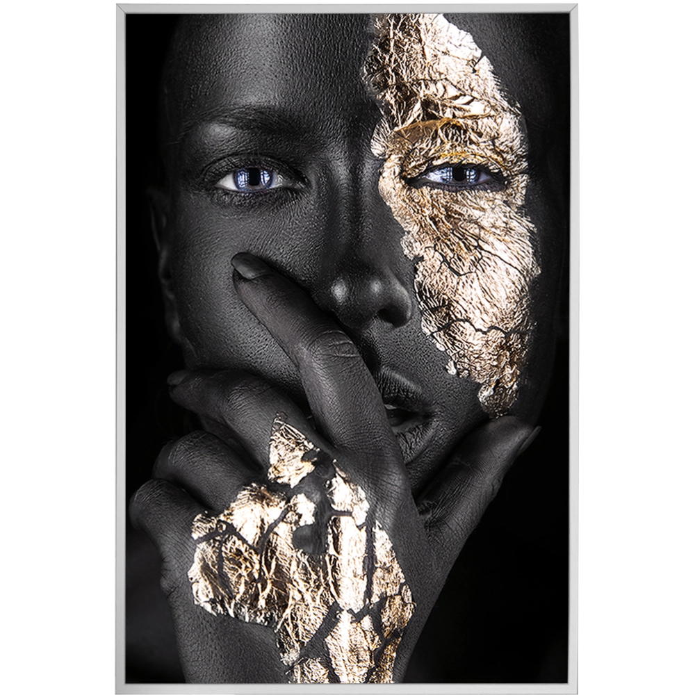 Rosto feminino com pintura Black e textura Gold