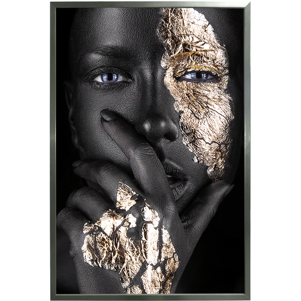 Rosto feminino com pintura Black e textura Gold